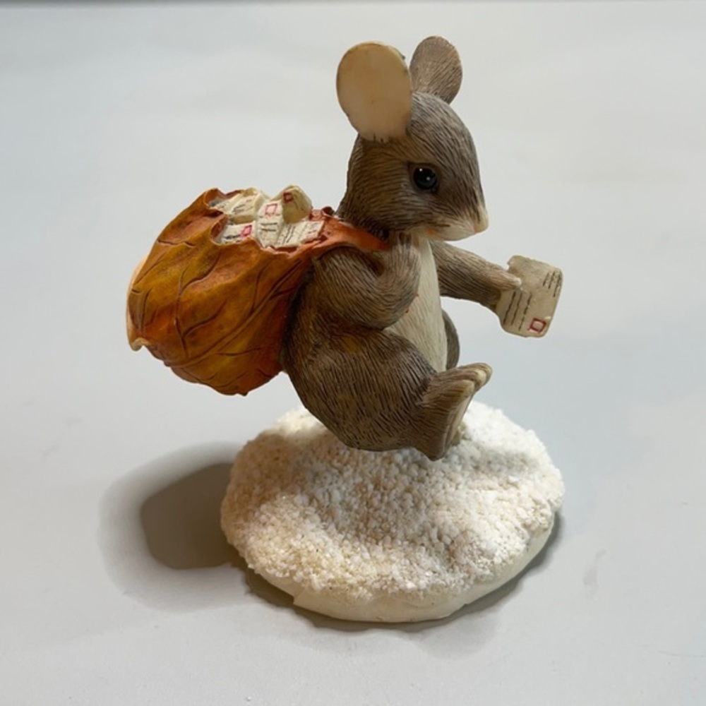 Charming Tails Christmas Mail Mouse. Dean Griff